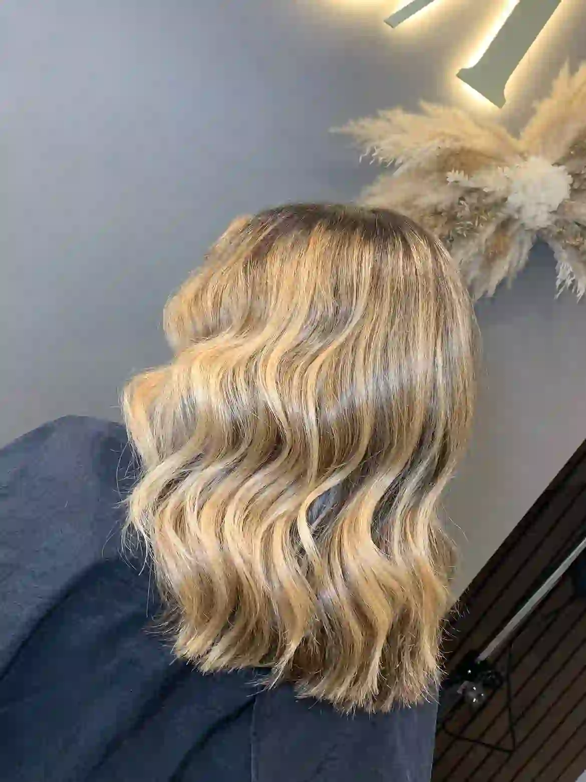 Blended balayage with soft waves